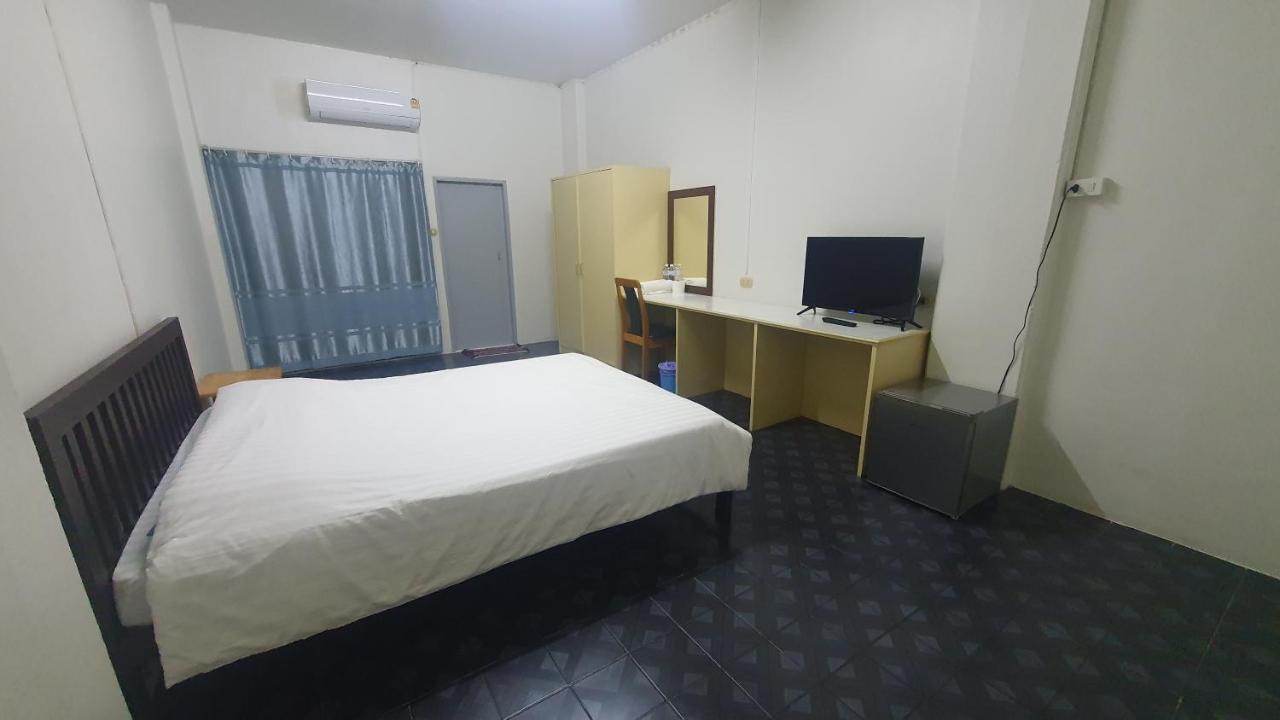 Monta Apartment Bangsaen Exterior foto